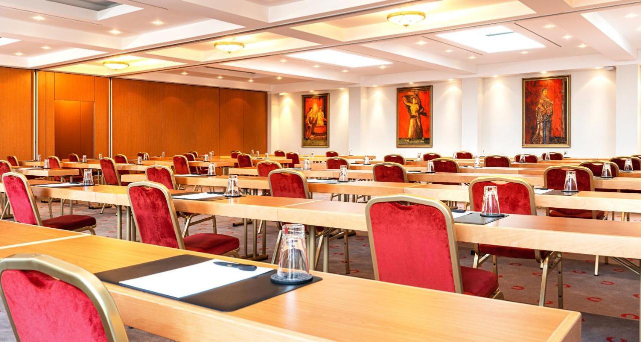 Victor'S Residenz-Hotel Schloss Berg เนนนิก ภายนอก รูปภาพ Meeting room