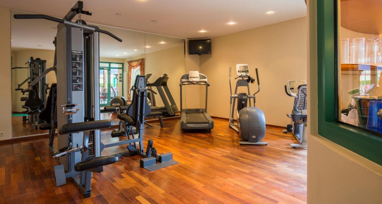 Victor'S Residenz-Hotel Schloss Berg เนนนิก ภายนอก รูปภาพ A gym