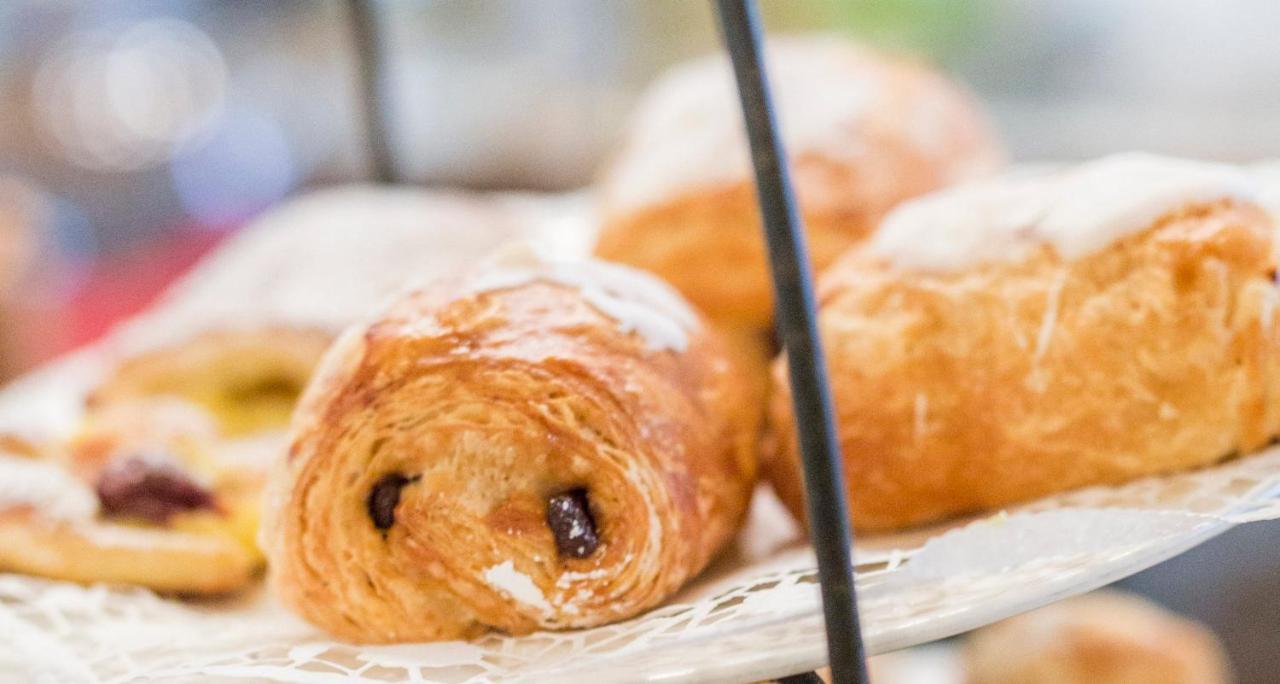 Victor'S Residenz-Hotel Schloss Berg เนนนิก ภายนอก รูปภาพ Pain au chocolat