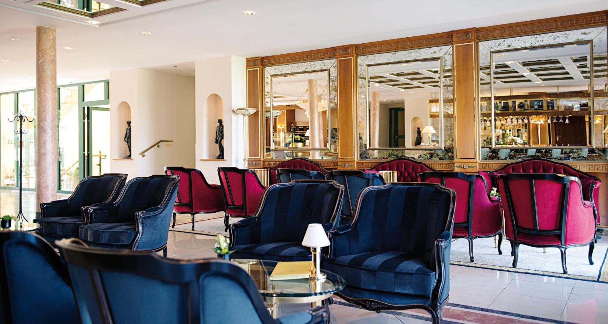 Victor'S Residenz-Hotel Schloss Berg เนนนิก ภายนอก รูปภาพ The lobby
