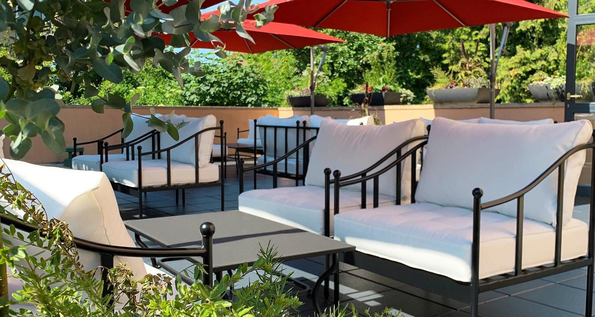 Victor'S Residenz-Hotel Schloss Berg เนนนิก ภายนอก รูปภาพ The patio at the Hotel Valley Ho