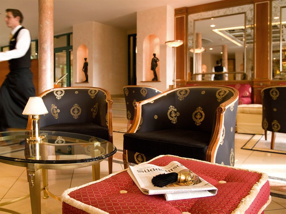 Victor'S Residenz-Hotel Schloss Berg เนนนิก ภายนอก รูปภาพ Lobby