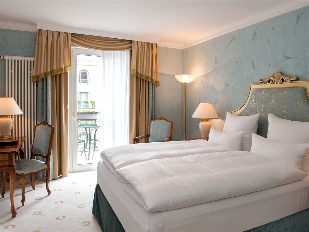 Victor'S Residenz-Hotel Schloss Berg เนนนิก ภายนอก รูปภาพ A room at the Hotel Axelmannstein