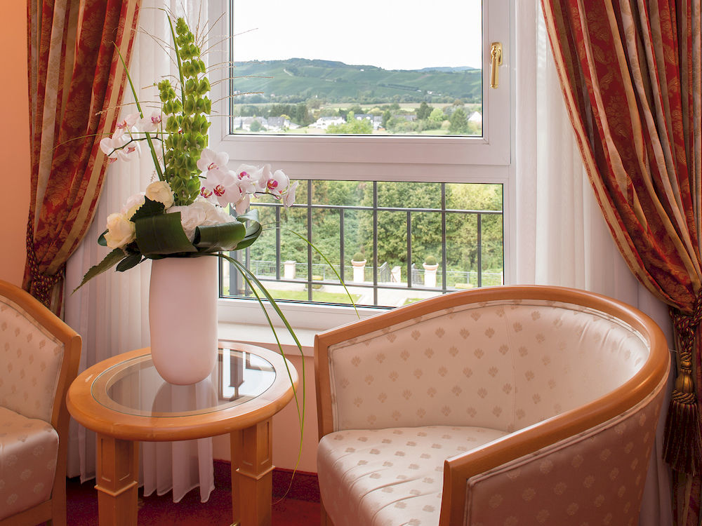 Victor'S Residenz-Hotel Schloss Berg เนนนิก ภายนอก รูปภาพ A room at the Hotel